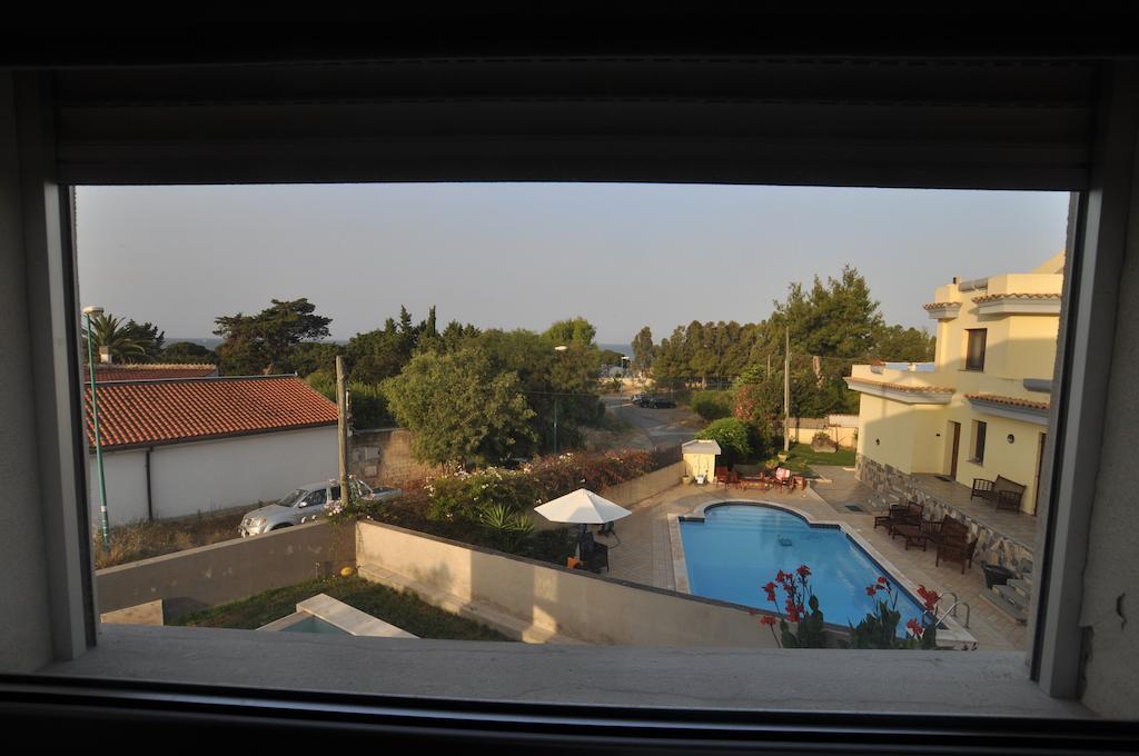 Bed and Breakfast Art House Margine Rosso Quartu SantʼElena Esterno foto