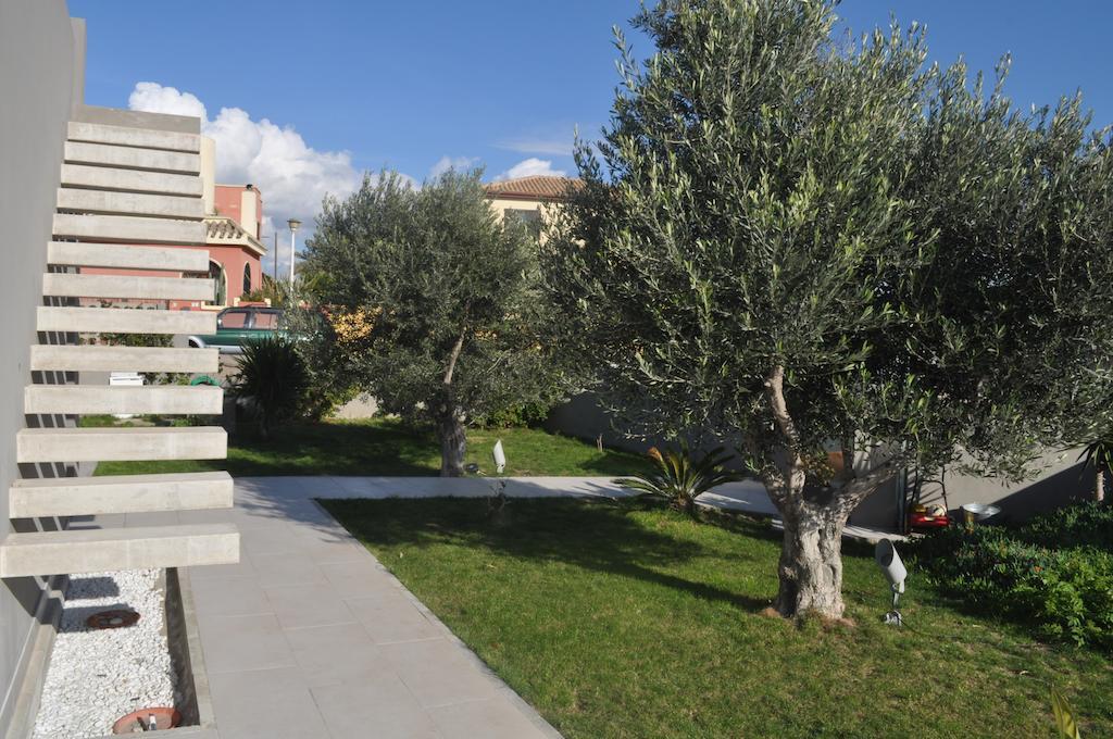 Bed and Breakfast Art House Margine Rosso Quartu SantʼElena Esterno foto