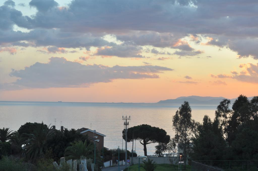 Bed and Breakfast Art House Margine Rosso Quartu SantʼElena Camera foto