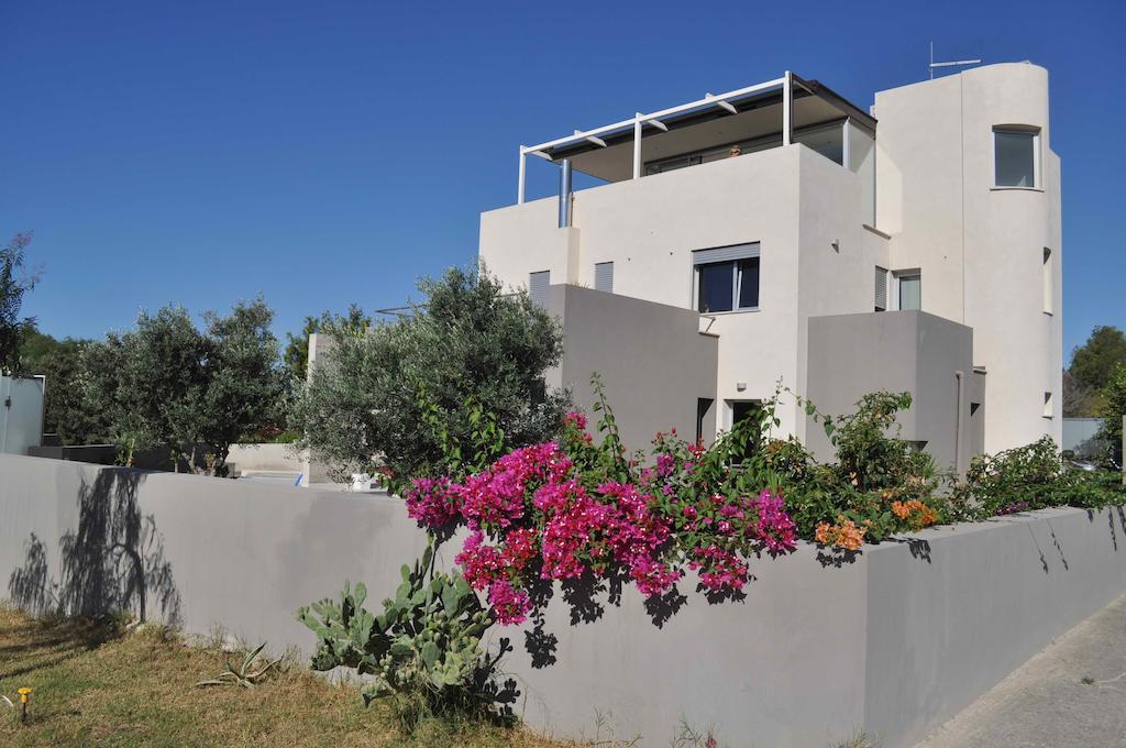 Bed and Breakfast Art House Margine Rosso Quartu SantʼElena Esterno foto